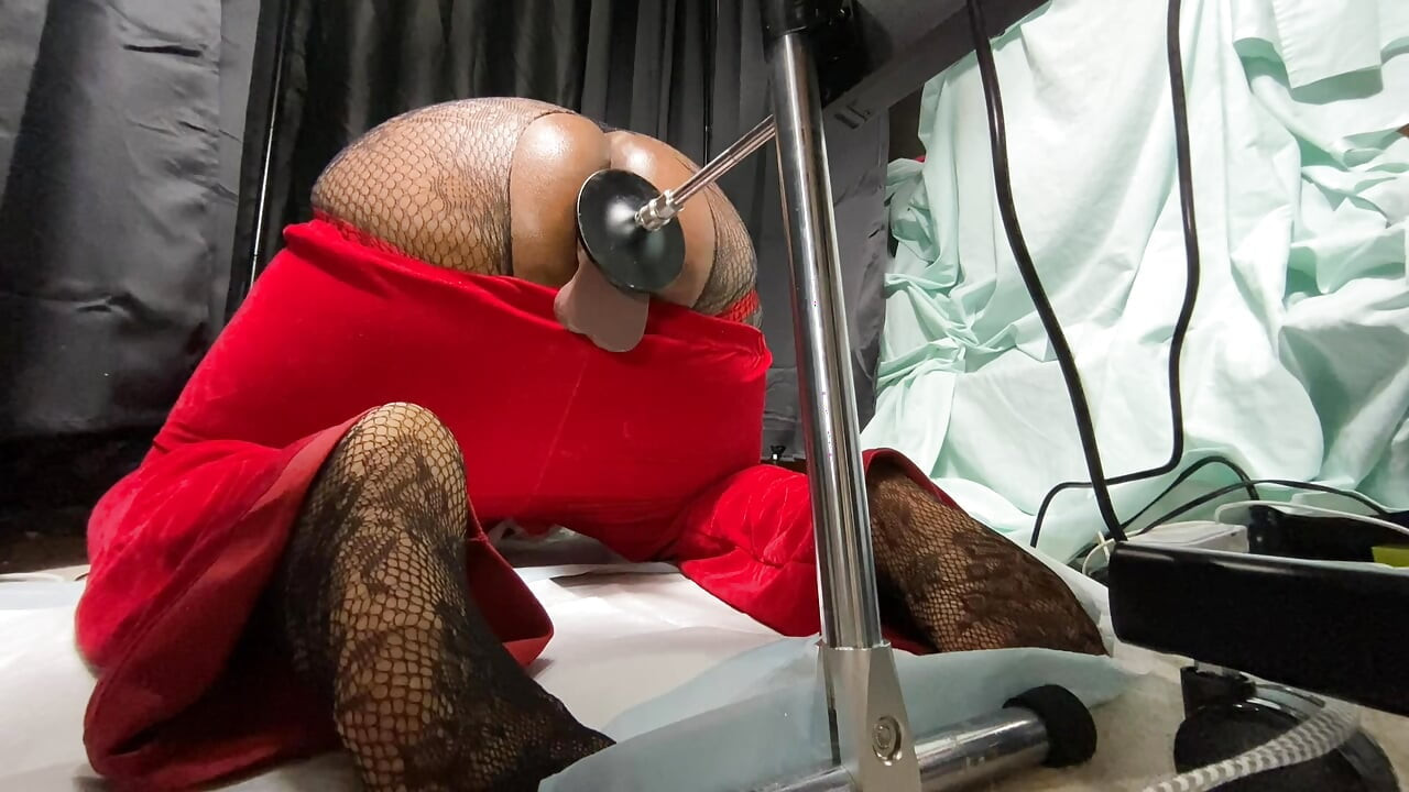 大圆屁股圣诞老人被大性爱机器假阳具性交，直到为圣诞礼物获得前列腺高潮