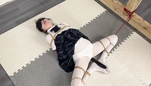 Японский белый шелк и кульминация с электрическим током