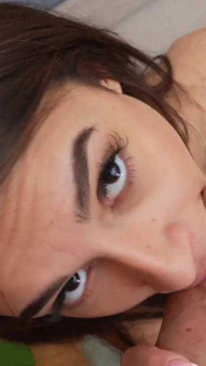 HUNT4K。非常にきつい膣がペニスに飛び乗る |クリップ1