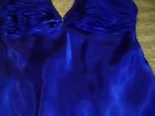 Váy dạ hội satin màu xanh nóng 2