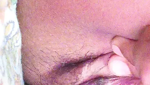 Красивая в помещении