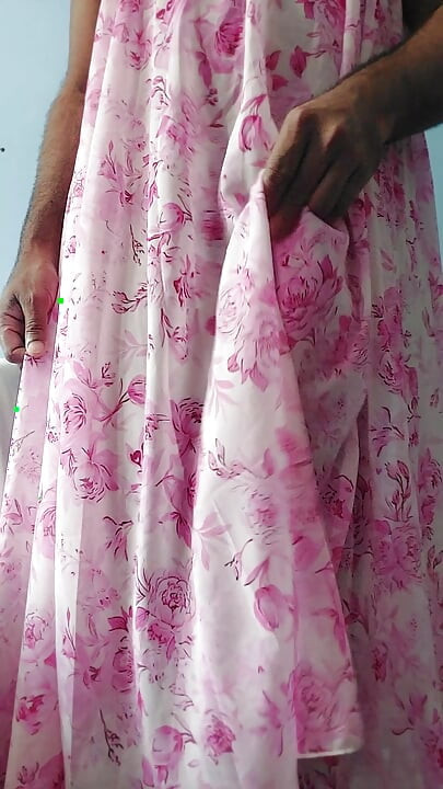 मैं Butter Silk Seethrough Flowery Fleared Chiffon Skirt पहनकर हस्तमैथुन कर रहा हूँ