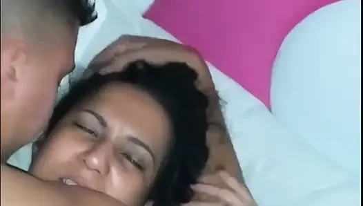 Ateşli evli kadın sevgilisi tarafından durmadan sikiliyor