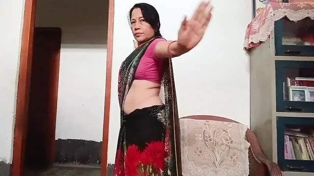 🥵MERI BHABHI K SATH Painful anal try- Indian wife pinki try First time anal in sexy saree to make her husband happy.