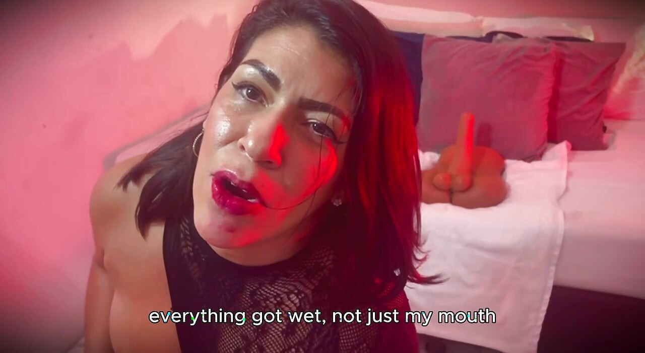 Naty Angelss의 호기심은 피스팅으로 끝납니다.