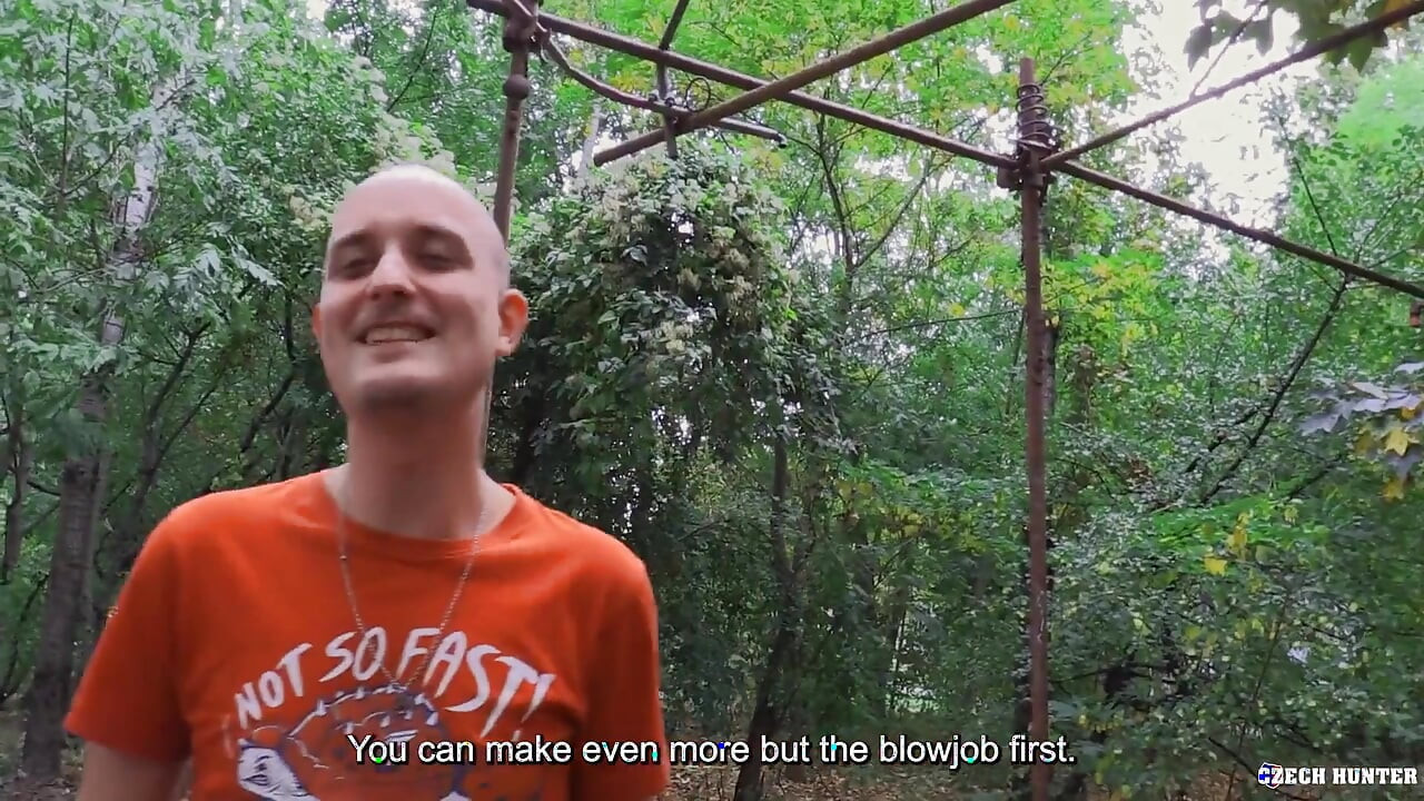 你可以玩弄我的乳头并在我的嘴里射精