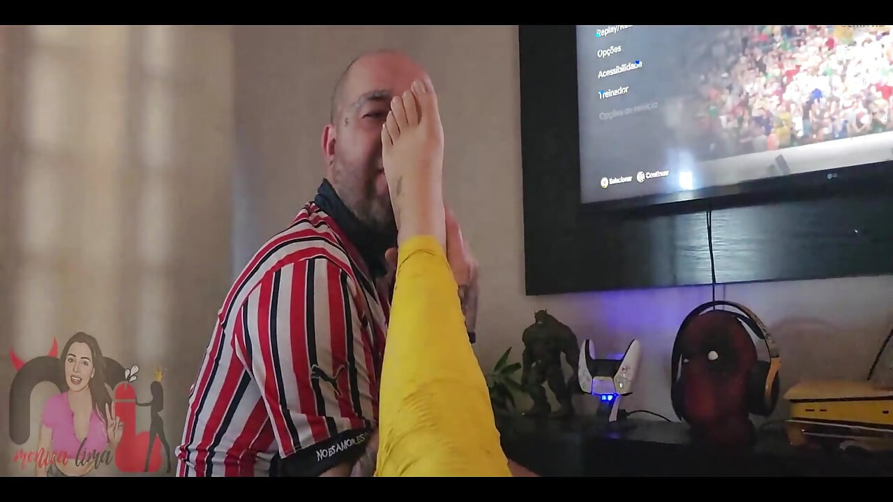 Bersihkan pepek saya kerana lelaki lain mengisi cuckoldnya yang tidak berguna dengan air mani