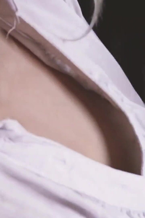 Merenung Tetek Kecil Liz