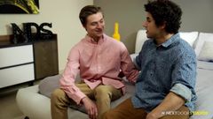 Nextdoorbuddies verlegen twinks eerste porno met Jimmy Clay