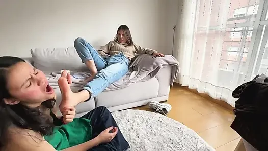 Сосед всегда играет в желание быть лесбиянкой