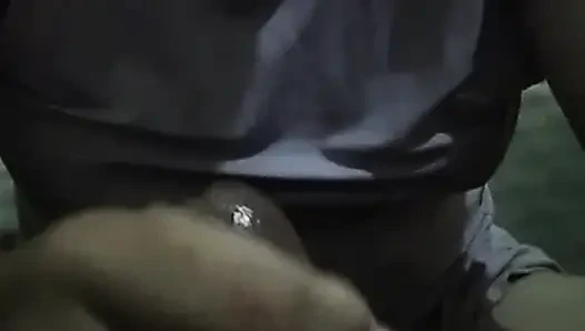 Angel aldatmak için komşularını baştan çıkarmaya çalışıyor