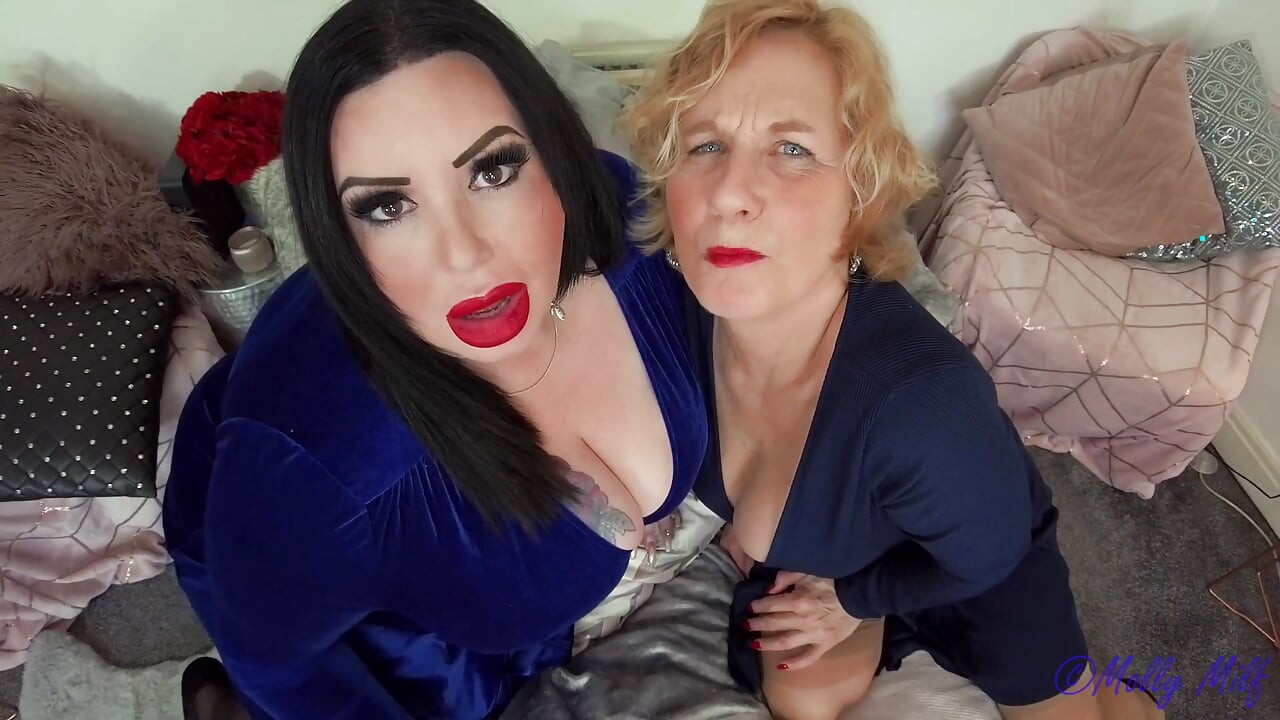 İki büyük memeli orta yaşlı seksi kadın meme sikiş eğlencesi