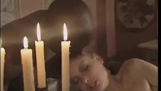 Çoraplı seksi bir kız için ırklararası üçlü grup seks