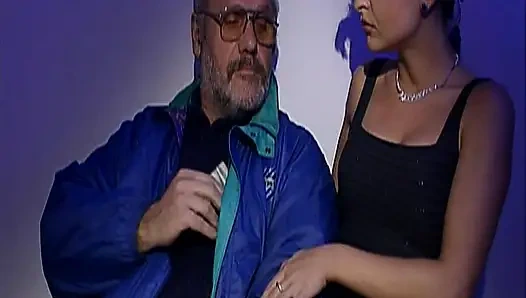 Татуированная немецкая крошка-брюнетка поделилась в винтажном возрасте ЖЖМ