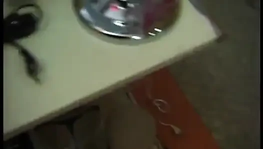 Cewek seksi kulit hitam mengganti pakaiannya
