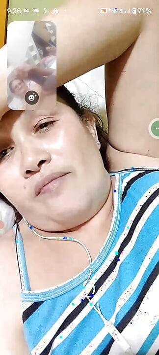 Ella me dijo bastante coz su compañero de trabajo está en la sala de confort