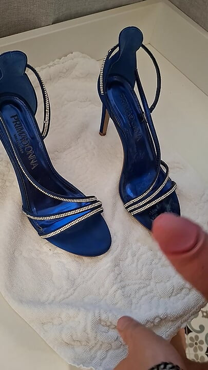 Fuck and cum in sister's heeled shoes