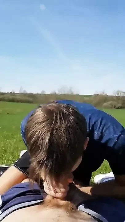 Hunky twink gibing head on oval