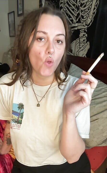 Virtualni seks s pušenjem, jahanje iz POV-a i slinjenje s trešnjama