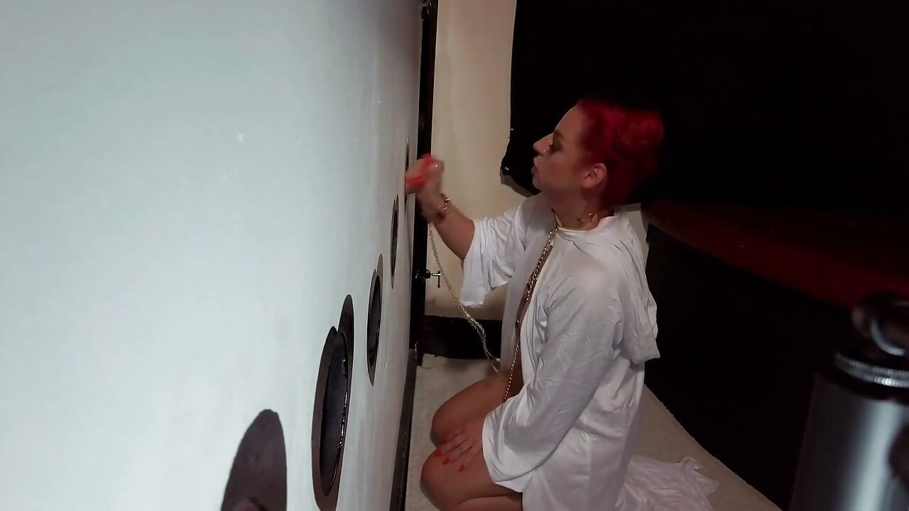 Roxys Den Glory Hole - Η Cheri Pi γυρίζει κλιπ VR Bts