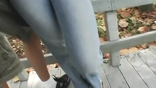 Brünette MILF dreier mit intensivem muschilecken und fingern