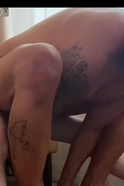 底部把他的喉咙放下8英寸