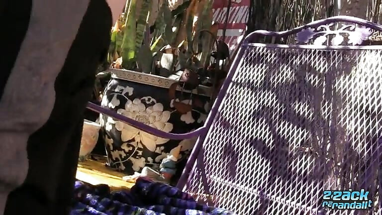 Zackrandall красивий Лукас Деніелс насолоджується гарячим сольним моментом під сонцем