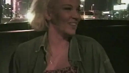 Versaute Taxifahrt: Heiße Abenteuer mit blonder Schönheit