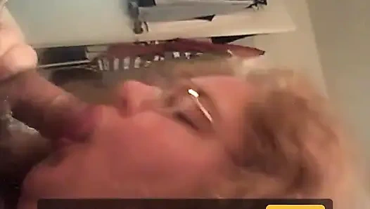 Vicki si suster semok kulit putih nyepong kontol pacar lamaku