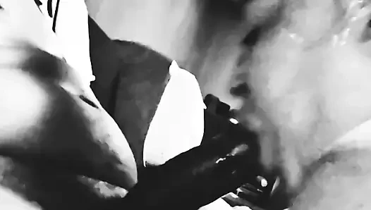 O bir bahşiş emen sperm iblisi emiyor