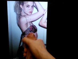 Elle Fanning забрызгали спермой в трибьюте фото бикини