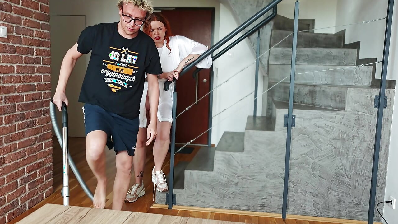 집에 와서 남편이 존나게 섹스하고 보지에 사정하기를 바라는 와이프