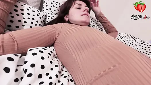 Zwei Orgasmen Für Diese Süße Brünette. Nasses Muschilecken Und Reichlich Ejakulation.