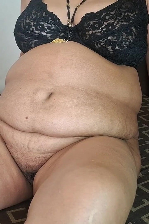Gulabi Sari Orta Yaşlı Seksi Kadın Shilpa Selflove