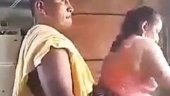 Nepalese schoonvader neukt schoondochter in de was