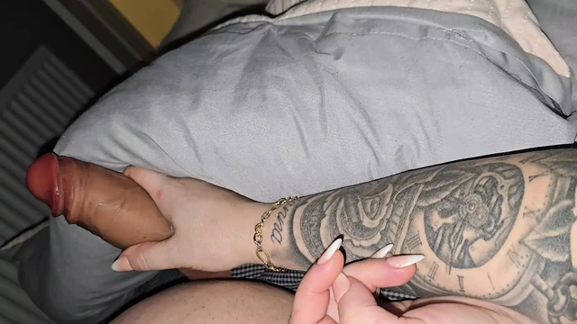 Tattooed step mom saw stepson 9 inch of dick and handjob him