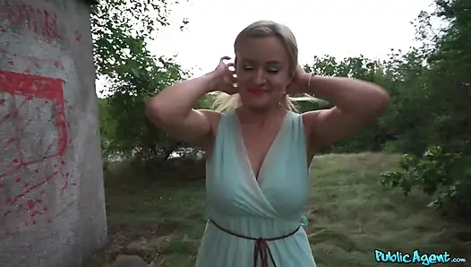 Public agent - die blonde lily joy mit dicken titten wird hinter dem bahnhof gefickt