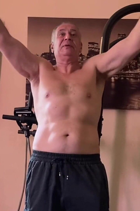 ダンベルのように、ただのペニスだけ