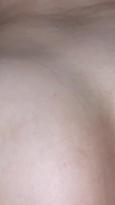 Des filles latines prennent la virginité de leur ami gay | Clip 2