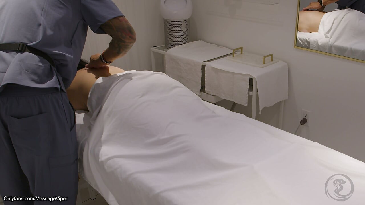 Legit massage client gets a happy ending
