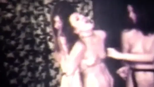 Лесбиянки связывают себя