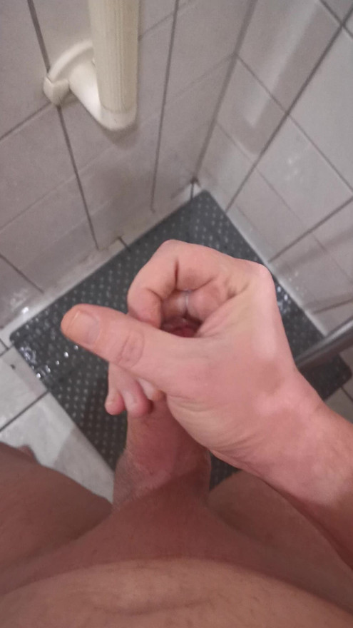 Reup New Year Shower Cumshot