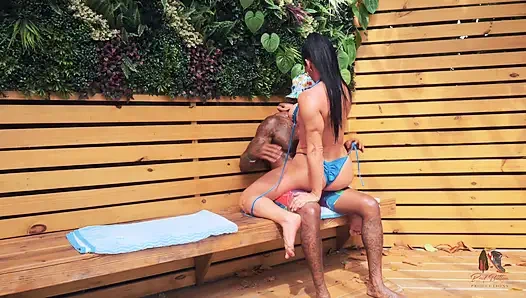 Muscle Mommy Dick Down