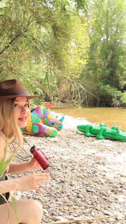 Exploradora de Fauna inflable llega al sitio inflable; ¡Es muy peligroso!
