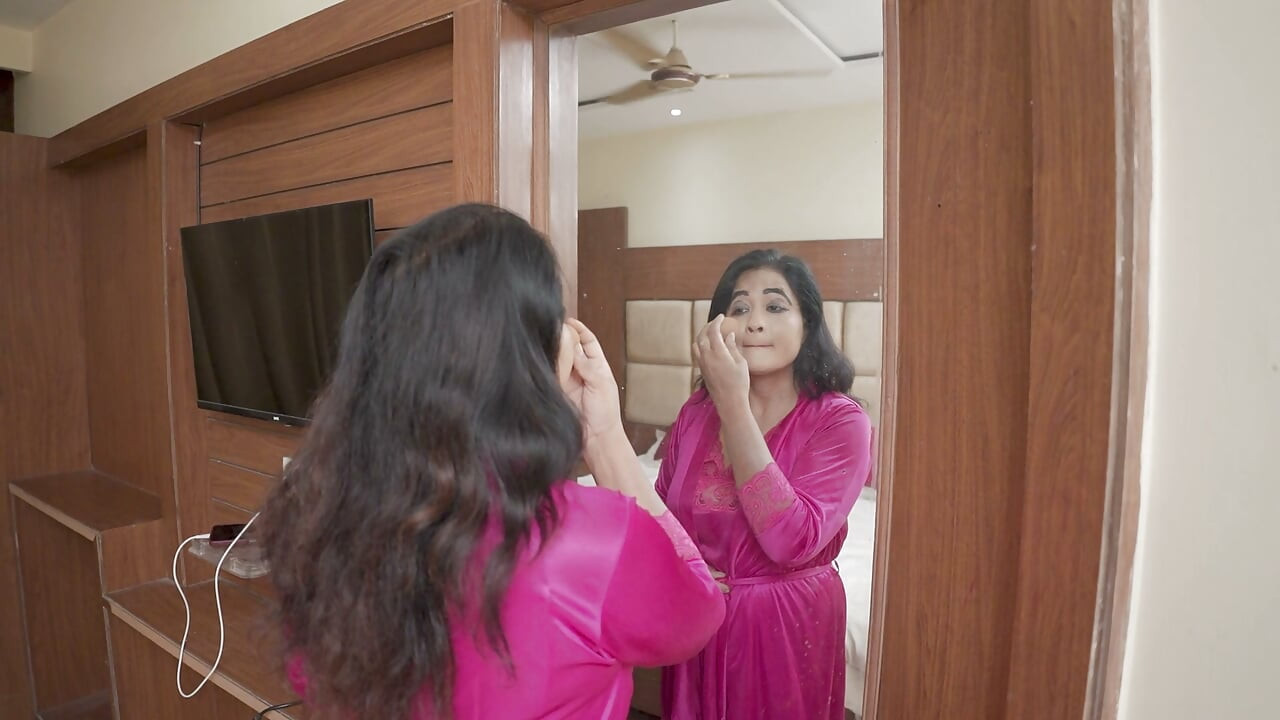 New indian model seduced maid and get her satisfied her hd audio