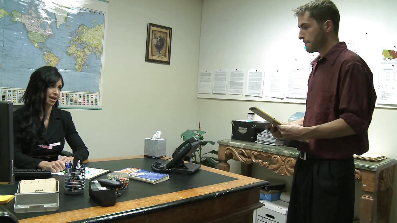 Maestra milf quiere que los estudiantes se corran