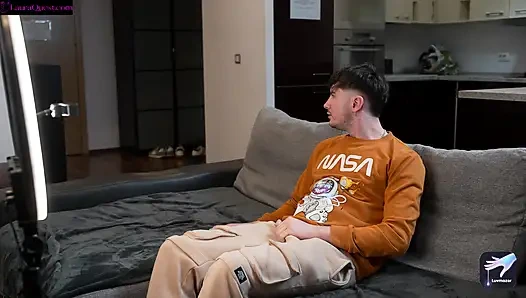 Unerwarteter dreier mit meiner versauten mitbewohnerin - luvmazer stößt dildo