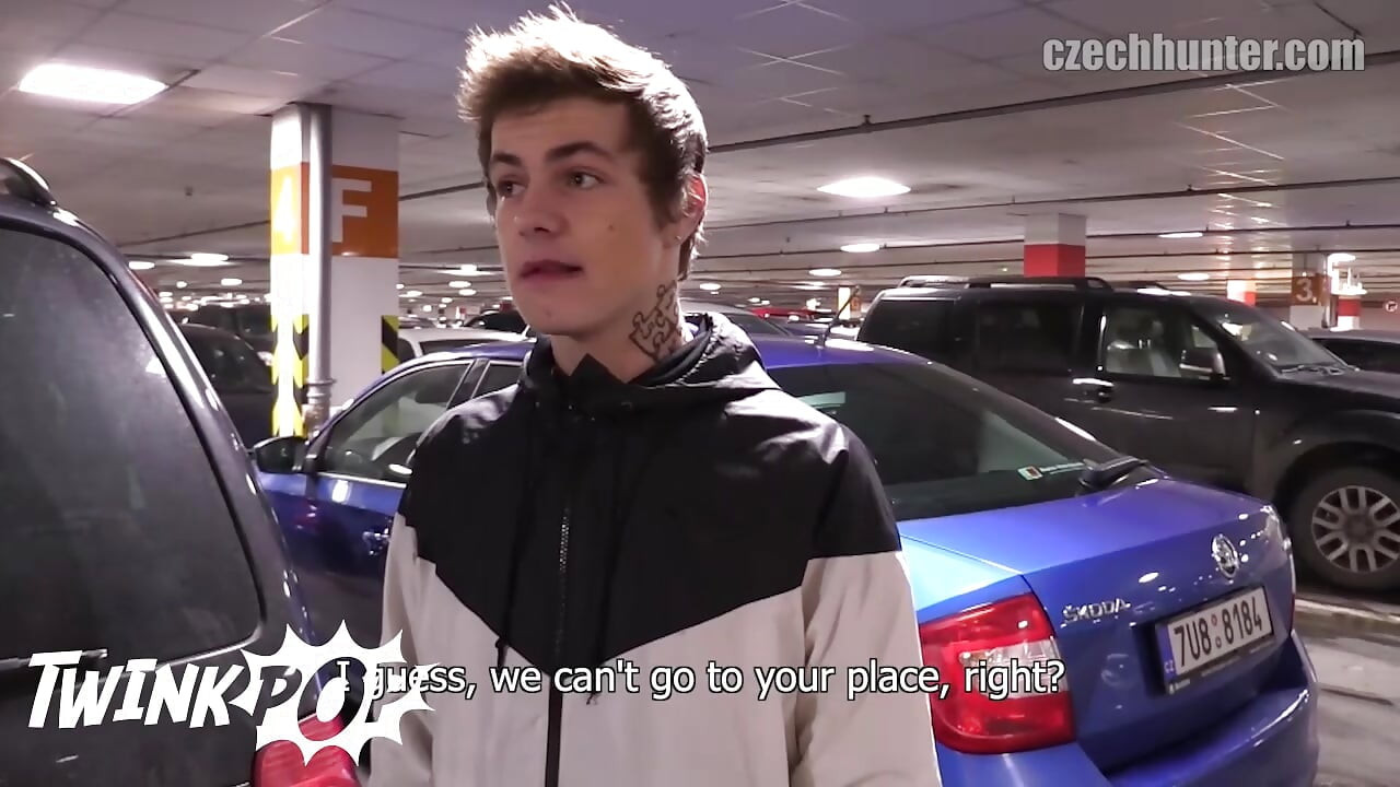 TWINKPOP - o ofertă tentantă în bani a transformat această drăguță timidă într-o tachinare foarte dornică de acasă