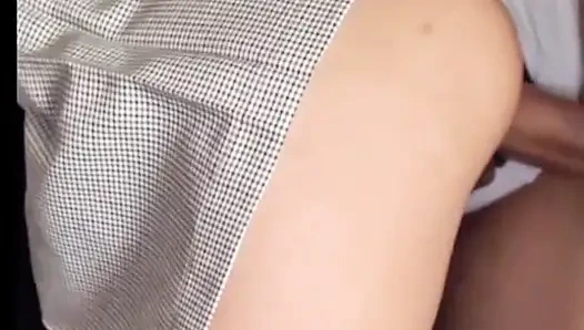 Gadis sekolah perawan disetubuhi sebanyak yang diinginkan pria untuk beberapa koin