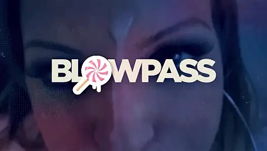 THROATED - wunderschöne blonde Lynn nimmt victor ray Hard tief in den hals